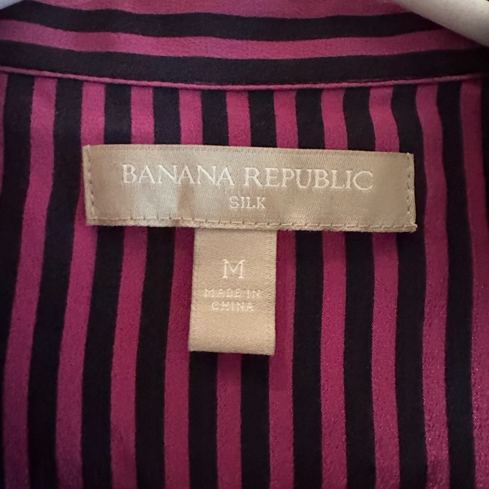 Banana Republic silk long sleeve blouse. - Picture 2 of 4